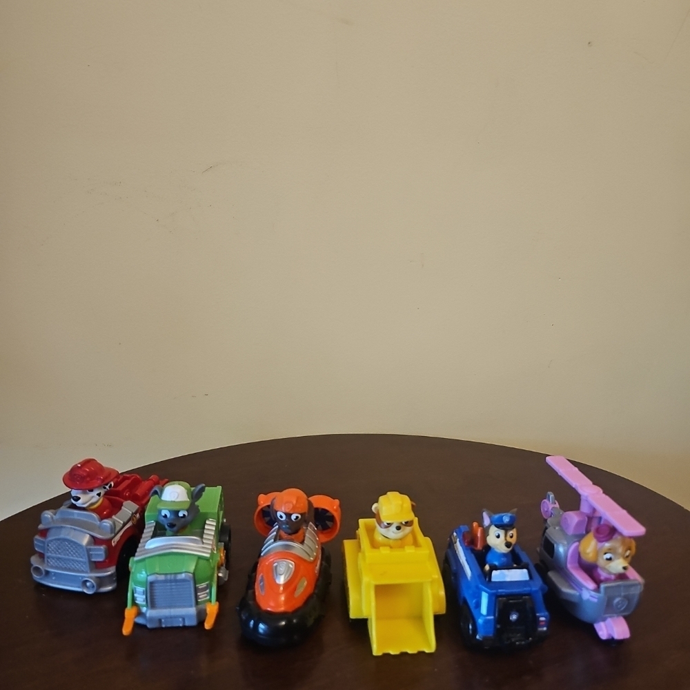 Nickelodeon Paw Patrol Set Of 6 Vehicles Figures Used Fire Truck / Police chase.
